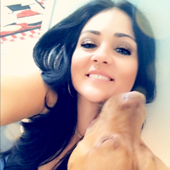 Meet your Posher, Camille - Picture 1 of 1